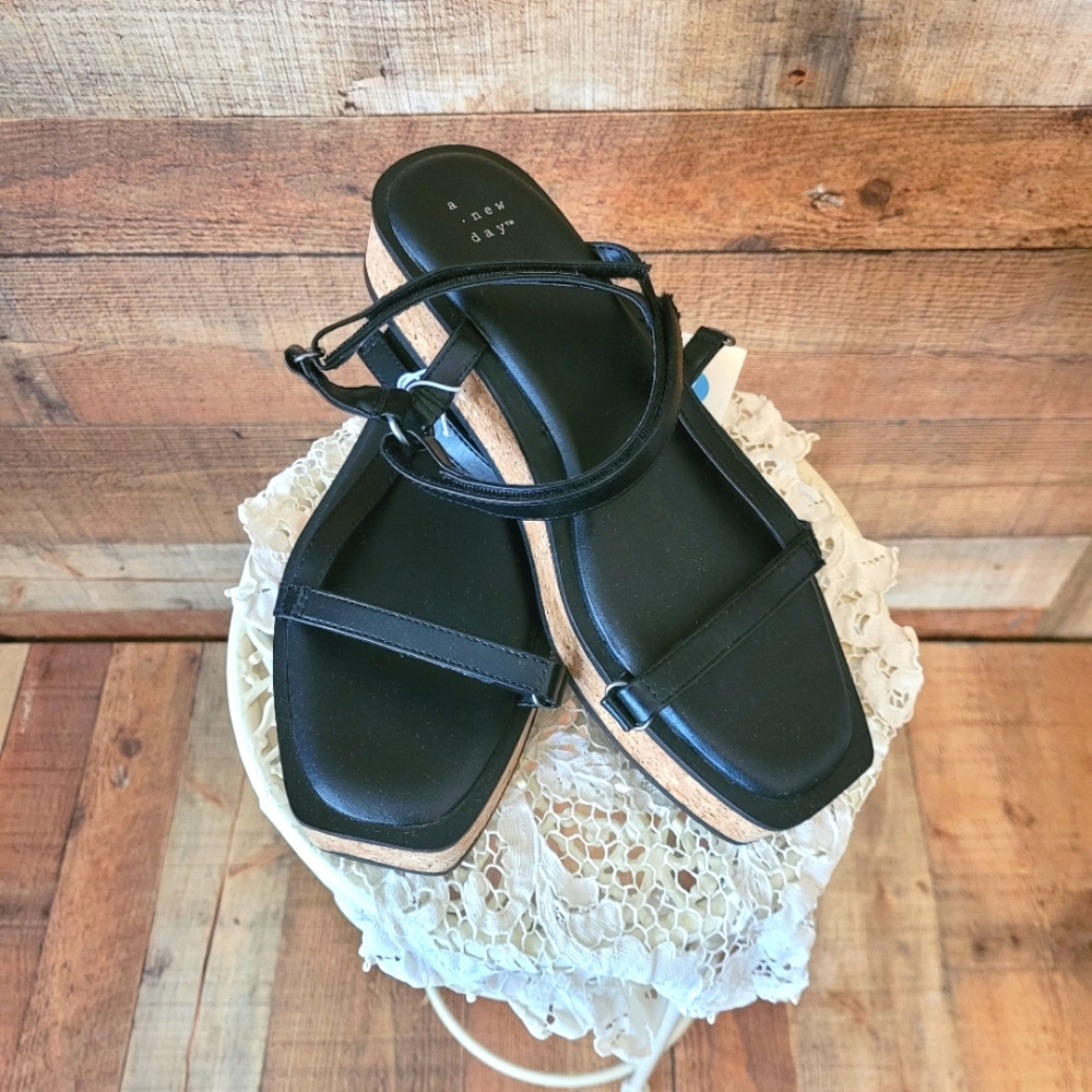 Black Womans  Sandels...nwt...size7.5